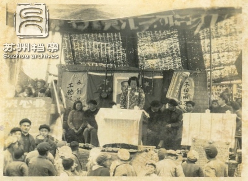 1958年10月29日，苏州专署成立“苏州专区太浦河太湖分洪工程指挥部”，动员5.6万人参与太湖排洪专道的施工，是为太浦河工程。集中建设大致分三期，至2006年才正式通过水利部验收，是太湖向东排泄洪涝的主要通道。图为费新我手绘太浦河节制闸（草稿）。.jpg